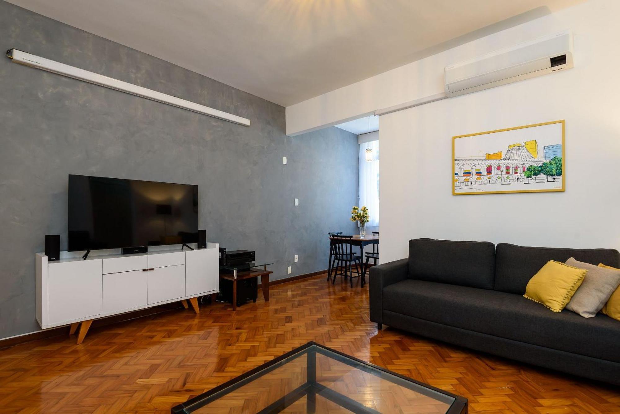 Omar Do Rio - Bi 102/202: 3qtos/2ba, Internet 240mbps, 300 Metros Da De Copacabana E A 200 Metros Do Metrô *